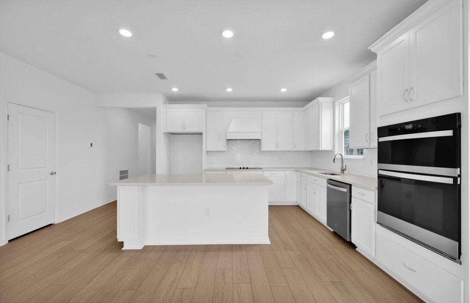 Furnished interior view inside a new home in Hyland Trail, Green Cove Springs (Image 3).