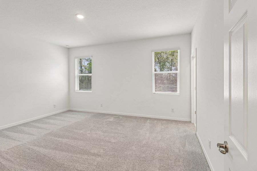 Spacious, unfurnished interior of a new home in Trinity Gardens, Deland (Image 7).