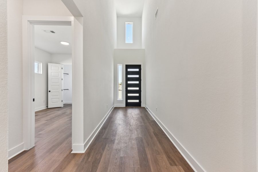 6 web or mls Robin Trail S0401 006