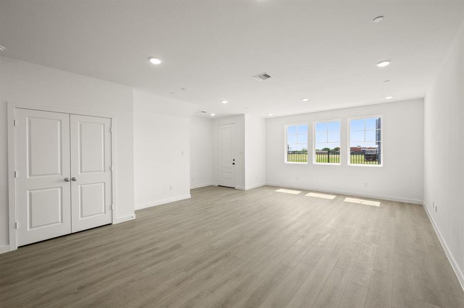 5704 Lakeview- Dining-2