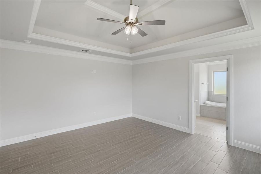 Spacious, unfurnished interior of a new home in , Tolar (Image 18).