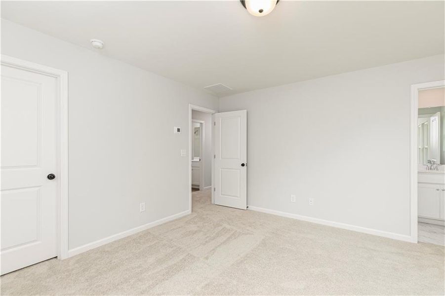 Spacious, unfurnished interior of a new home in Rhodes Glen, Lawrenceville (Image 23).