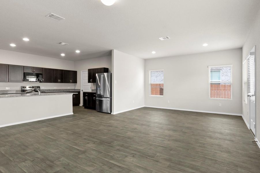 Spacious, unfurnished interior of a new home in Oaks at San Gabriel, Georgetown (Image 24).