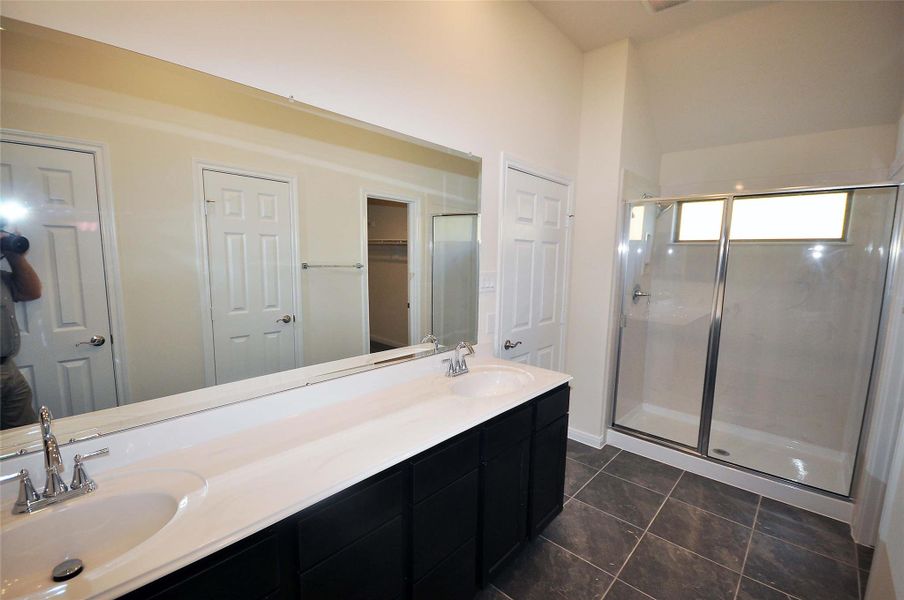 Furnished interior view inside a new home in Pedregal, League City (Image 11).