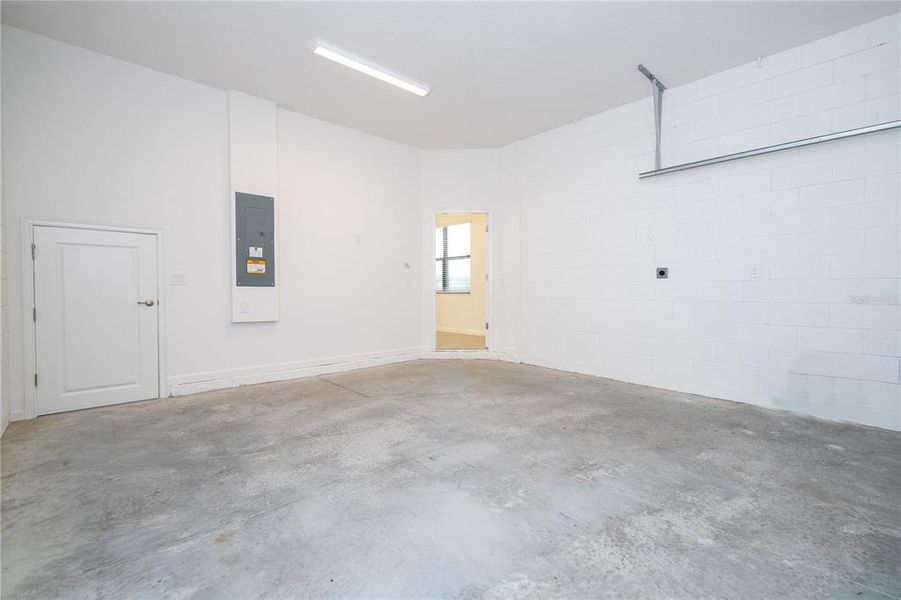 Spacious, unfurnished interior of a new home in , Orlando (Image 49).