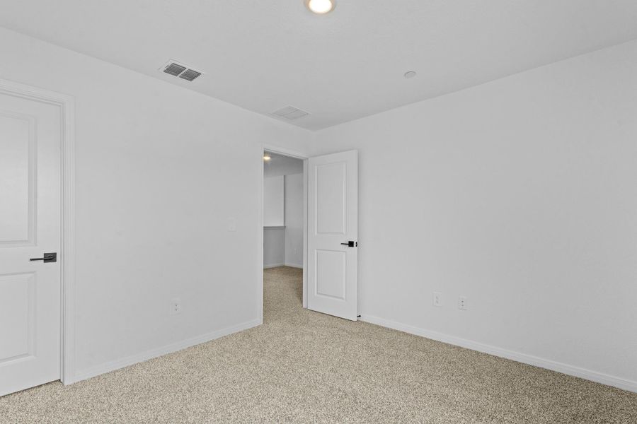 Spacious, unfurnished interior of a new home in Avery Centre, Round Rock (Image 33).