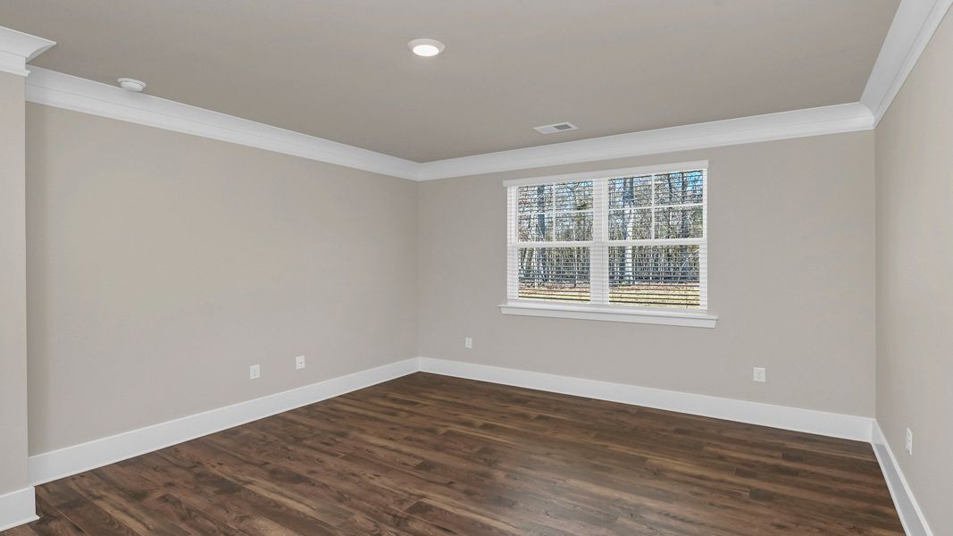Spacious, unfurnished interior of a new home in Cross Creek, Lexington (Image 26).