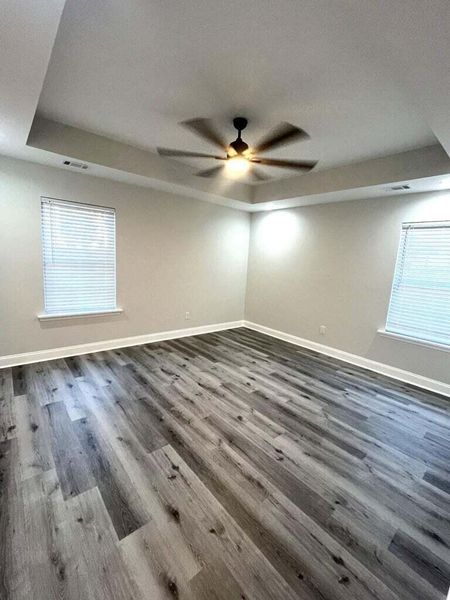 Spacious, unfurnished interior of a new home in , Walterboro (Image 8).