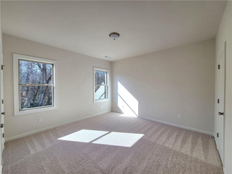 Spacious, unfurnished interior of a new home in , Jefferson (Image 31).