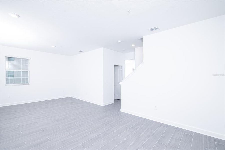 Spacious, unfurnished interior of a new home in , Orlando (Image 28).