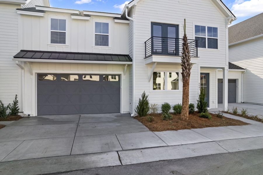Exterior details and patio area of a home in , Johns Island (Image 3).
