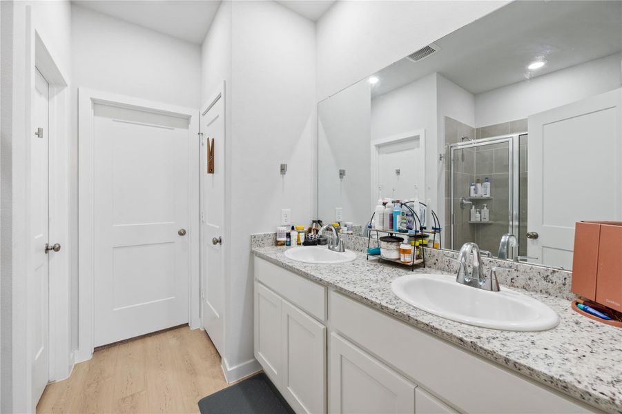 Furnished interior view inside a new home in Sherwood Glen, Conroe (Image 18).