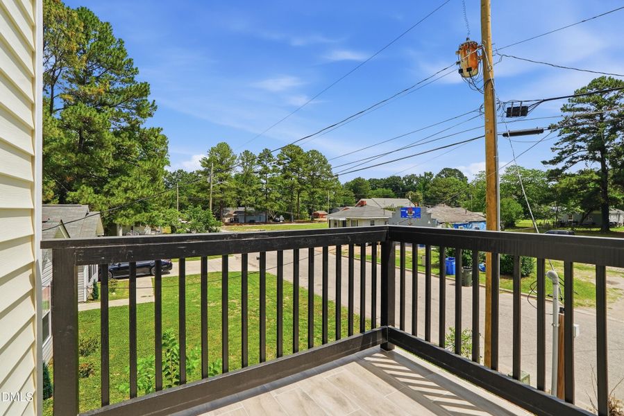 516 Singletary St SE-47