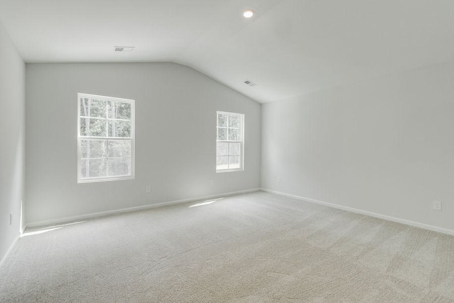 Spacious, unfurnished interior of a new home in Ellington, Elgin (Image 25).