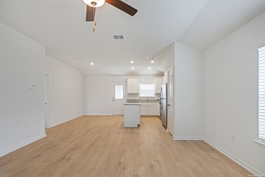 Spacious, unfurnished interior of a new home in Luckey Ranch, San Antonio (Image 20).