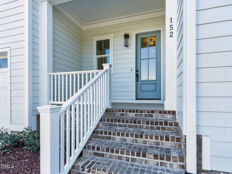 003-1280x960-front-porch