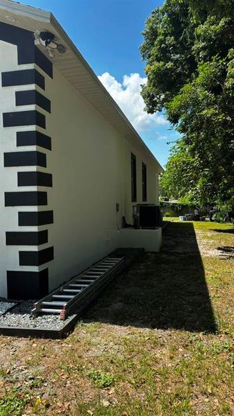 Exterior details and patio area of a home in , Dade City (Image 3).