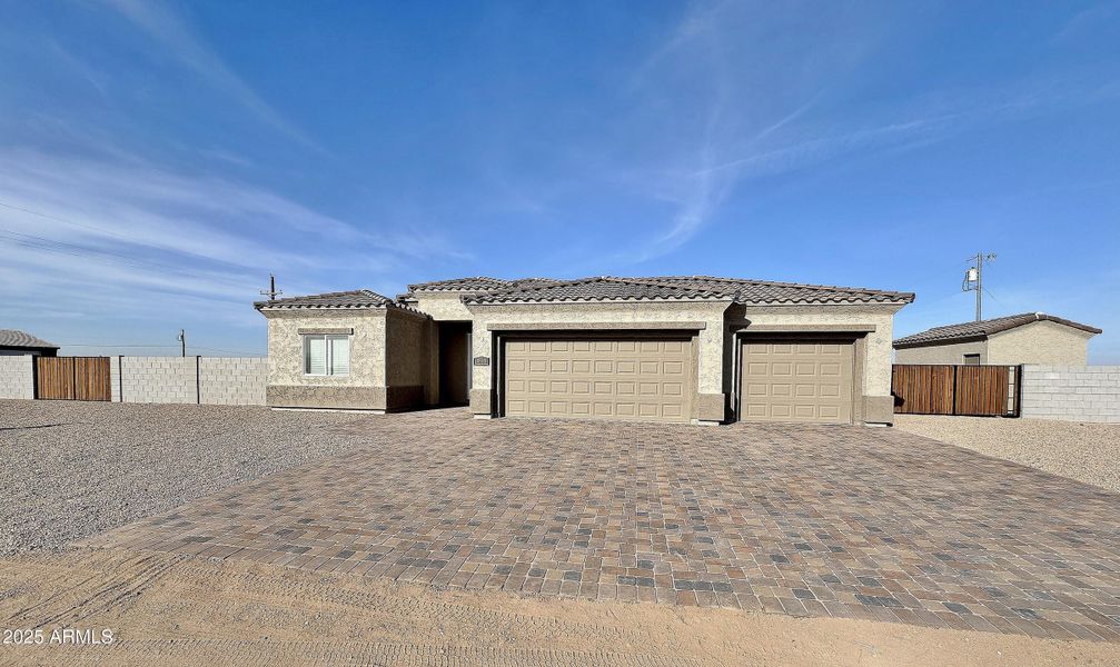 2 RV gates,3 car garage