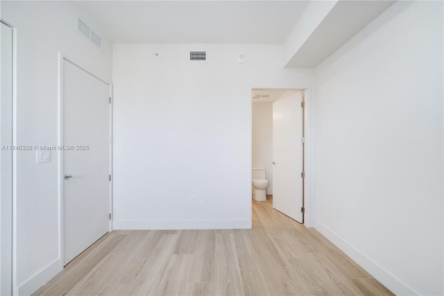 Spacious, unfurnished interior of a new home in Aria Reserve, Miami (Image 30). Spacious, unfurnished interior of a new home in Aria Reserve, Miami (Image 30).