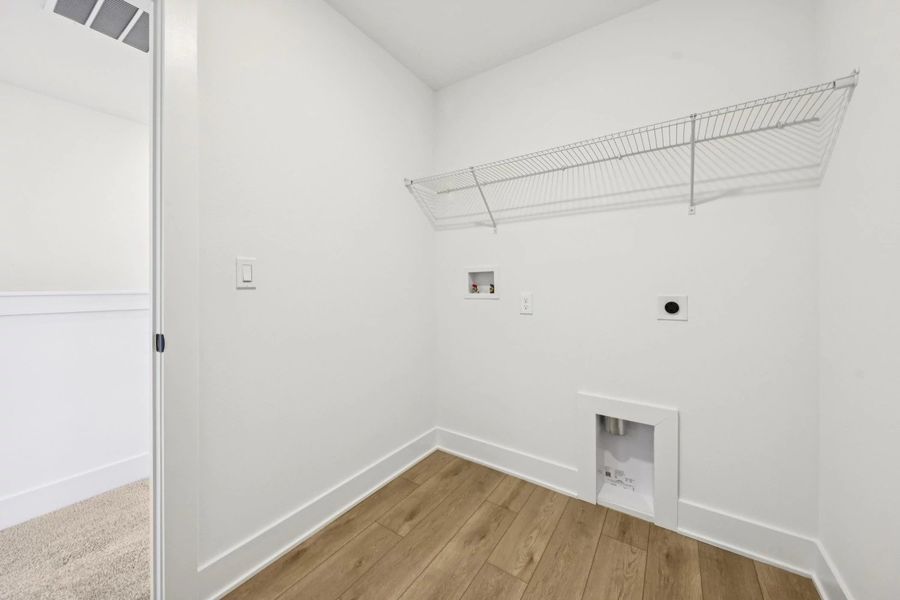 Spacious, unfurnished interior of a new home in Parkview at Hamlin, Winter Garden (Image 24).