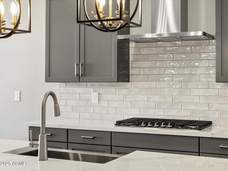 Gas Cooktop and Full Backsplash!