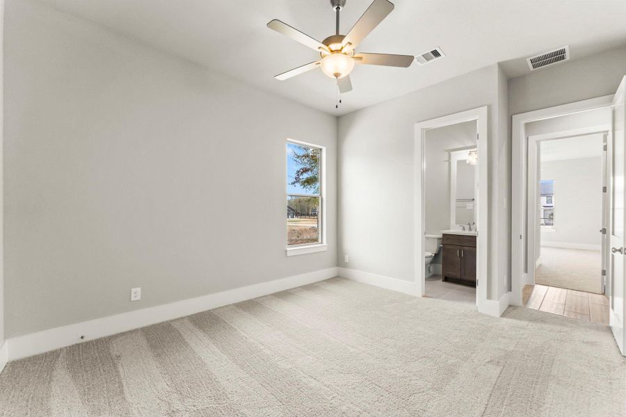 Spacious, unfurnished interior of a new home in Chapel Bend, Montgomery (Image 10).