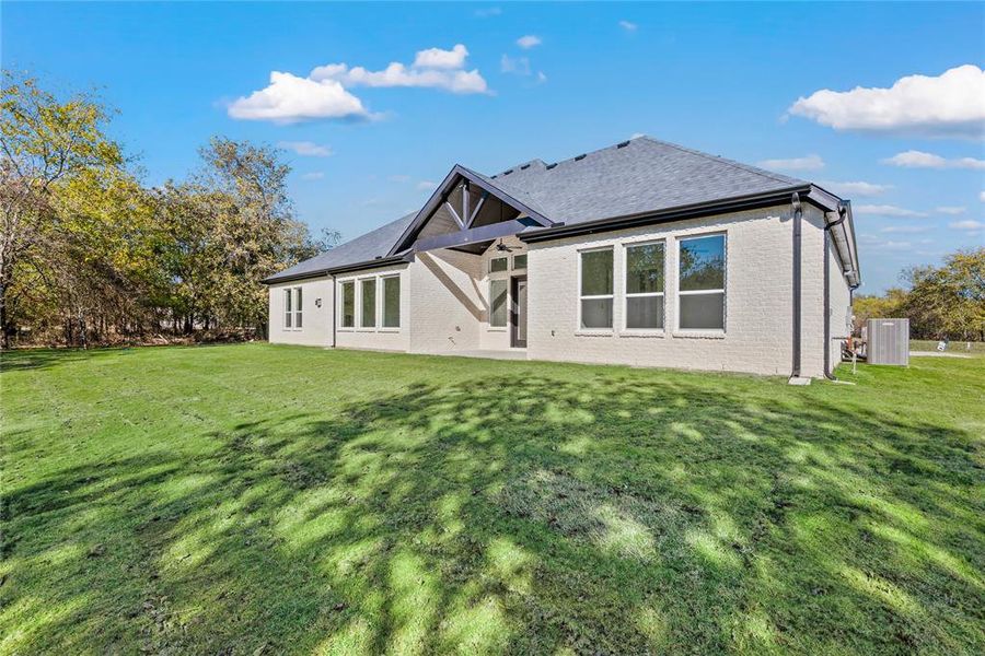 Exterior details and patio area of a home in Rolling Creek Ranch, Aledo (Image 25).