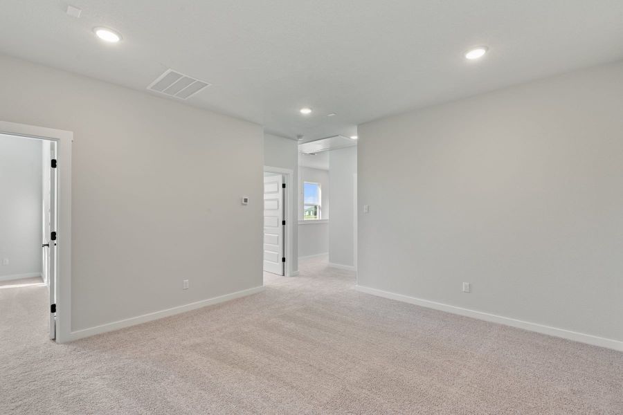 Spacious, unfurnished interior of a new home in Park Central, Georgetown (Image 30).