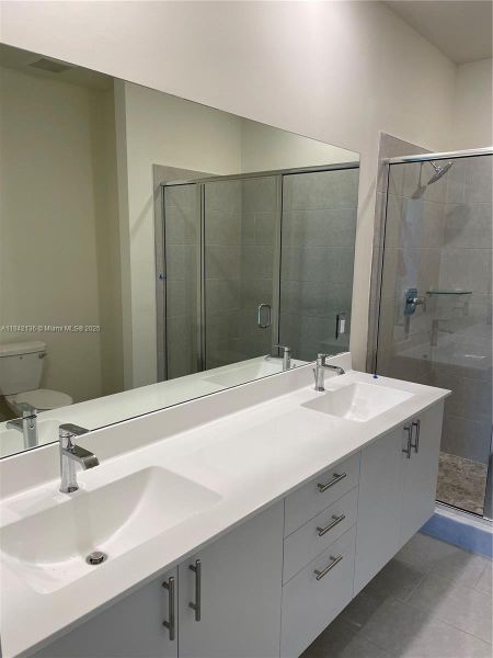 Furnished interior view inside a new home in , Doral (Image 4).