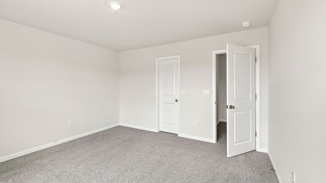 Spacious, unfurnished interior of a new home in Hunters Ridge, Woodruff (Image 33).