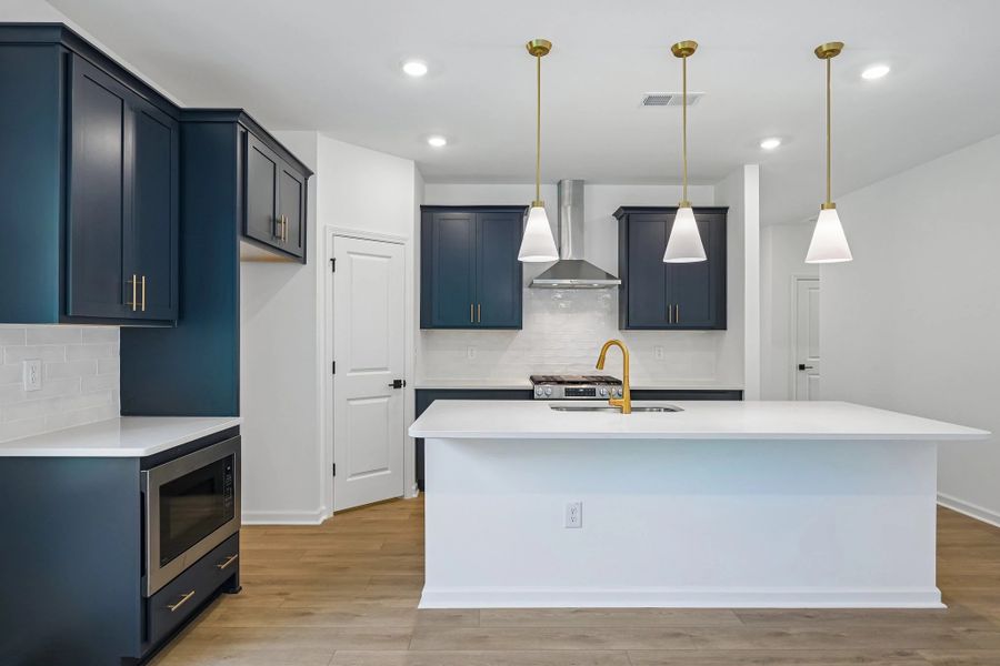 Kitchen featuring the AW Collection® Sapphire - Vibrant blues and crisp whites steal the show. Kitchen featuring the AW Collection® Sapphire - Vibrant blues and crisp whites steal the show.