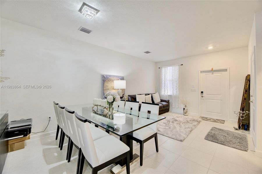 Furnished interior view inside a new home in , Coral Springs (Image 19).