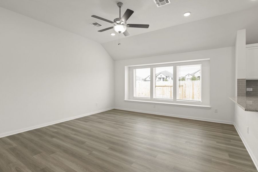 Spacious, unfurnished interior of a new home in Village at Three Oaks, Seguin (Image 25).