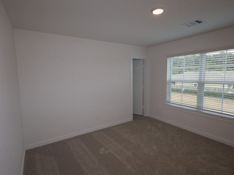 Spacious, unfurnished interior of a new home in Lone Star Landing, Montgomery (Image 32).