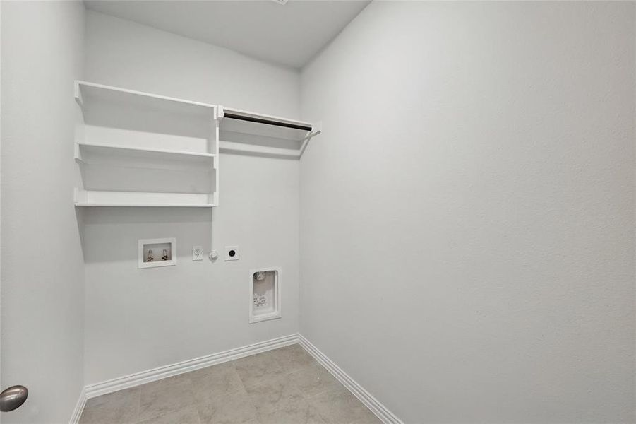 Spacious, unfurnished interior of a new home in Bel Air Village, Sherman (Image 21).