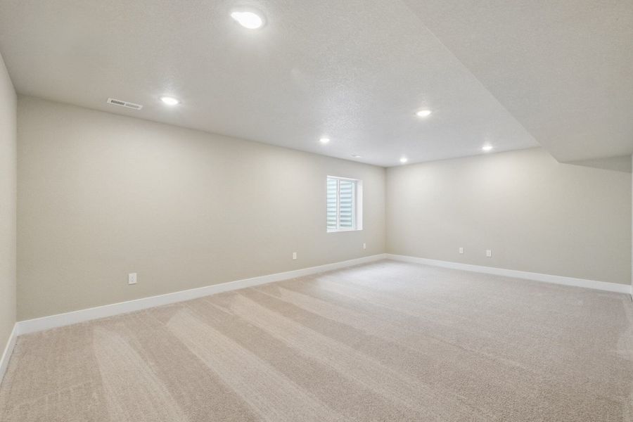 Spacious, unfurnished interior of a new home in The Trails at Aspen Ridge, Colorado Springs (Image 54).
