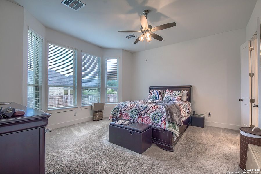 Furnished interior view inside a new home in Regent Park, Boerne (Image 3).