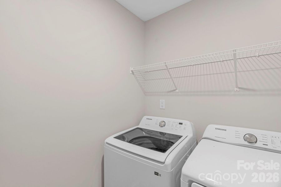 washer & dryer included!