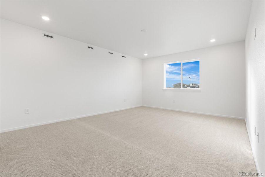 Spacious, unfurnished interior of a new home in Harvest Crossing, Aurora (Image 27).