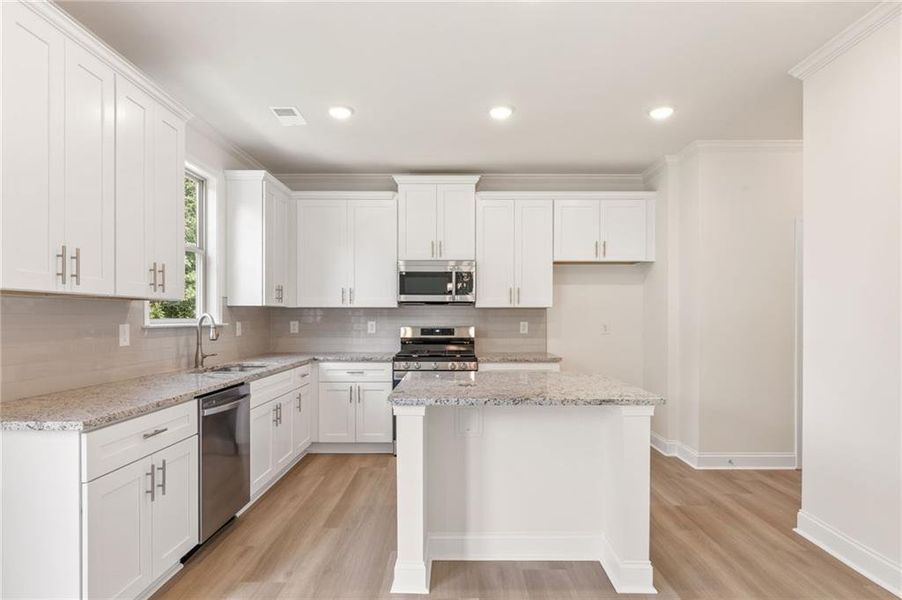 Furnished interior view inside a new home in Hellen Valley, Braselton (Image 8).