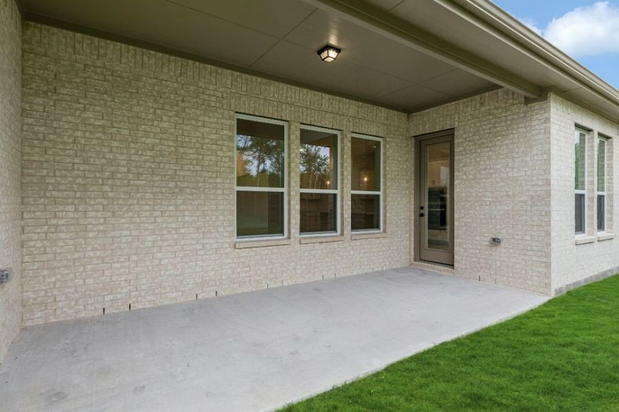 Representative exterior details of a home built from the The Whitney by UnionMain Homes in Cambridge Crossing, Celina (Image 29).