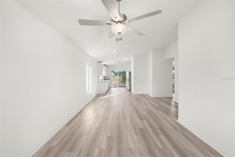 Spacious, unfurnished interior of a new home in Tula Parc, Astatula (Image 13). Spacious, unfurnished interior of a new home in Tula Parc, Astatula (Image 13).