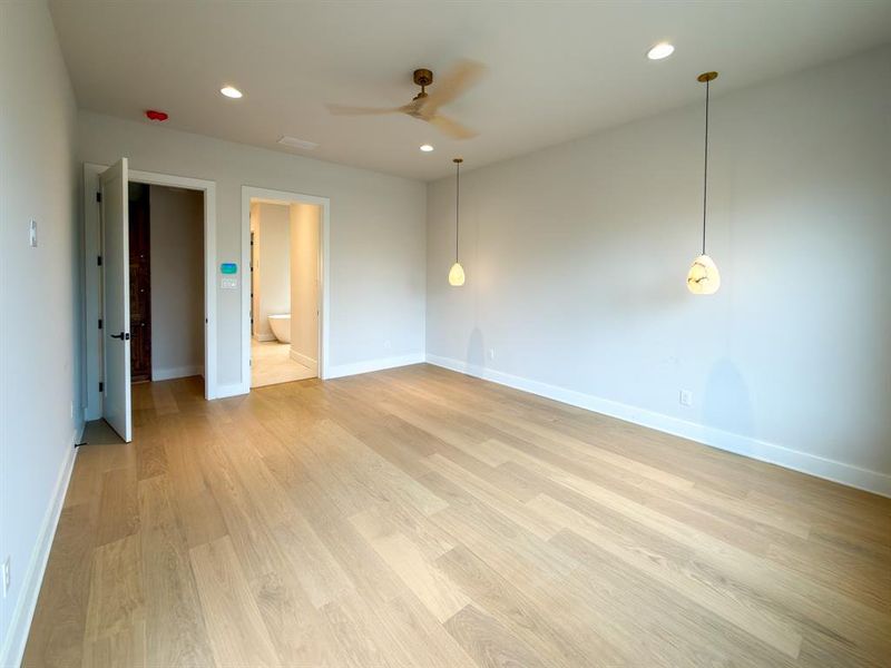 Spacious, unfurnished interior of a new home in , Roanoke (Image 24).