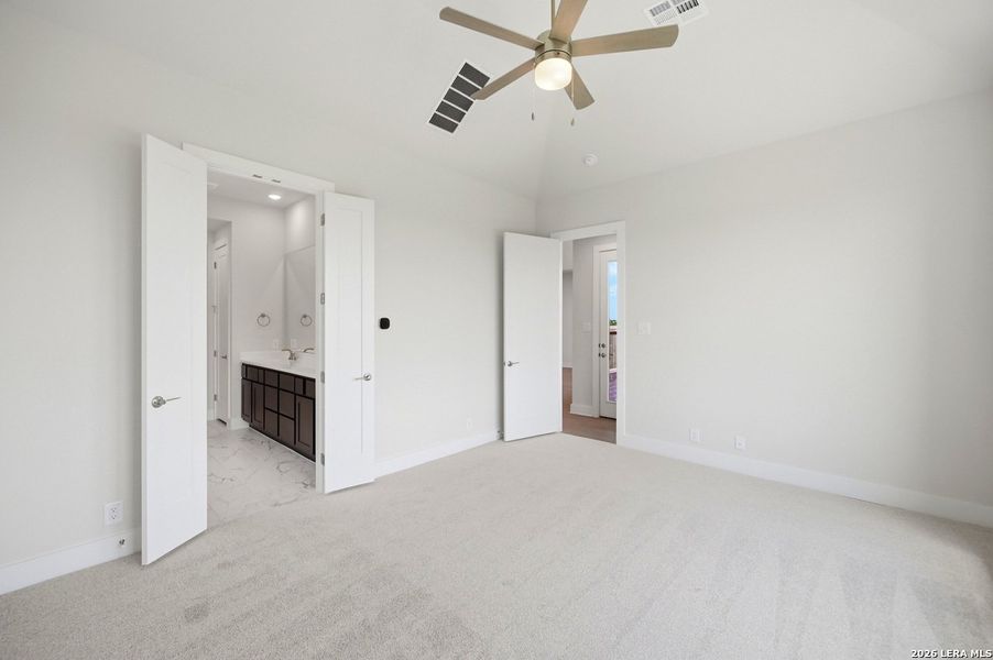Spacious, unfurnished interior of a new home in Alsatian Oaks, Castroville (Image 21).