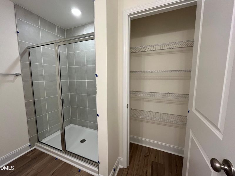 Nfs 25 WALK IN TILED SHOWER W LINEN CLOS