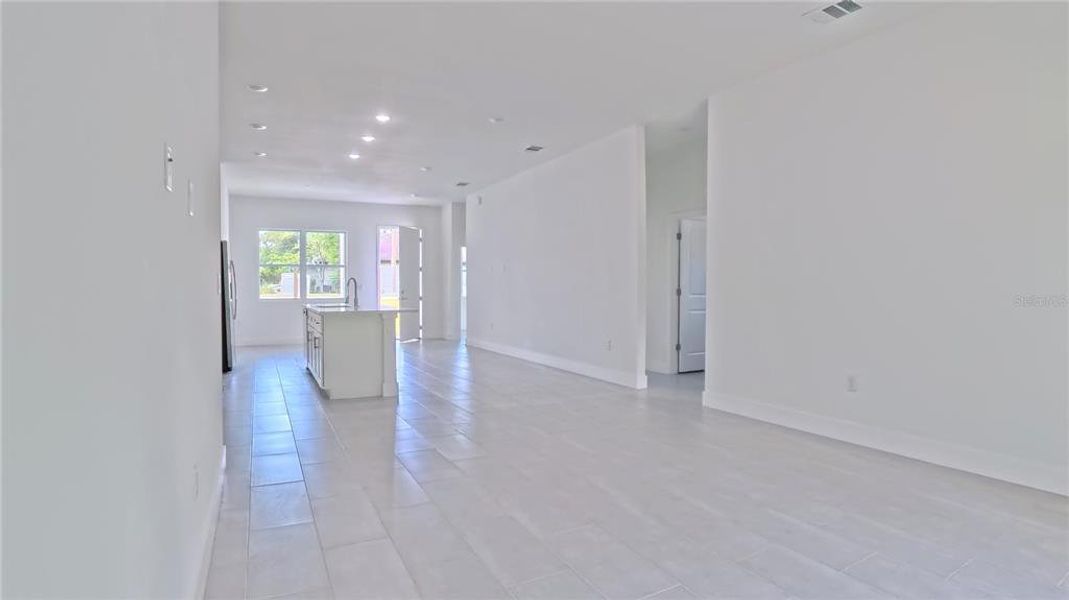 Spacious, unfurnished interior of a new home in , Dunnellon (Image 33).