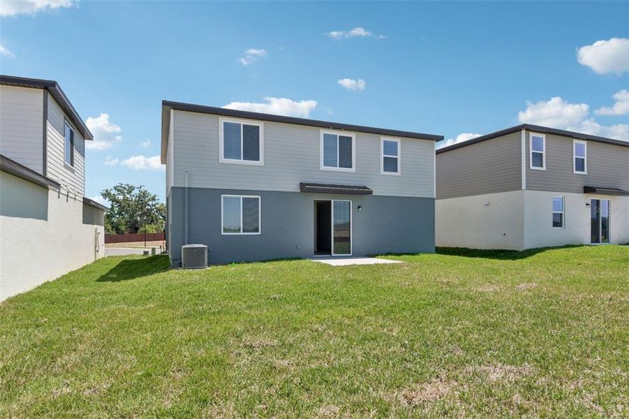 Exterior details and patio area of a home in Hilltop Vistas, Dade City (Image 24).