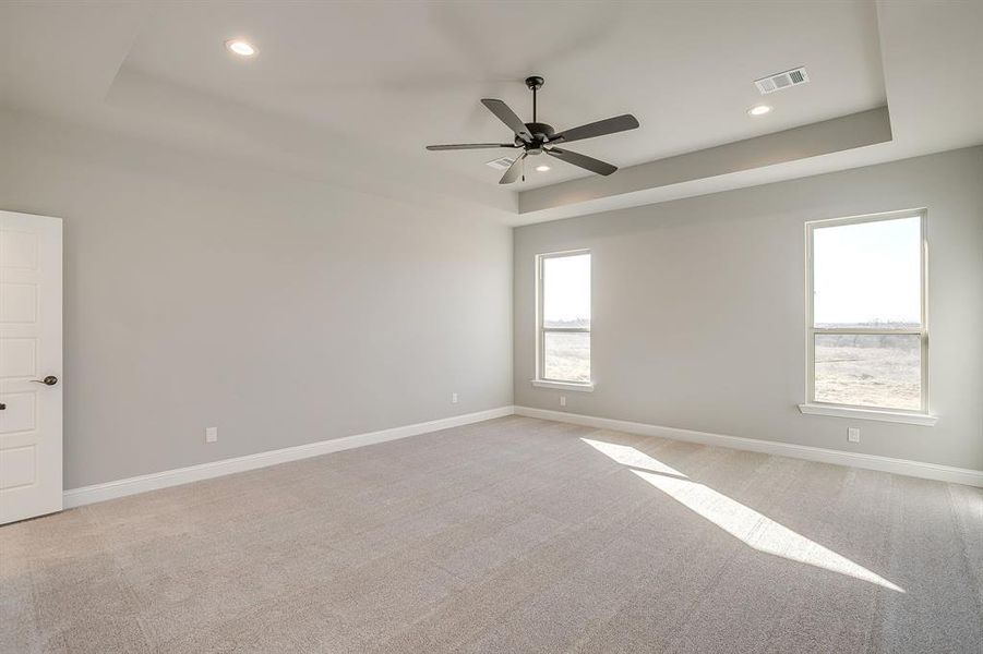 Spacious, unfurnished interior of a new home in , Weatherford (Image 29).
