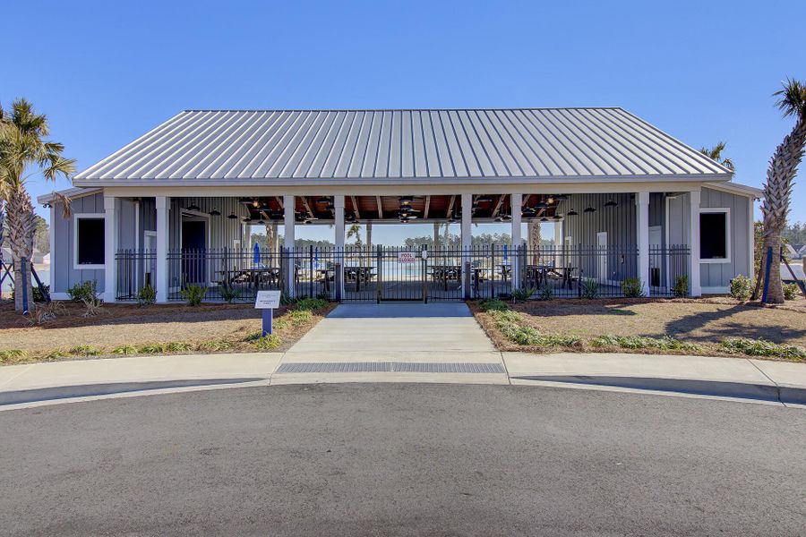 Community amenities in French Quarter Creek, Huger (Image 43).