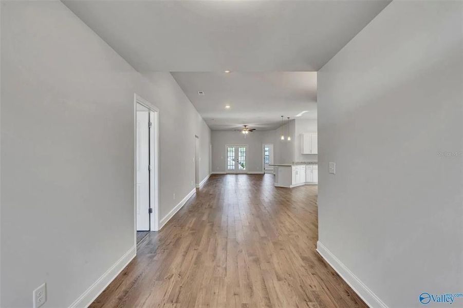 Spacious, unfurnished interior of a new home in Kirkland Farms, Alachua (Image 11).